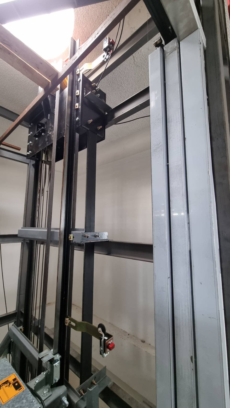 DUMBWAITER ELEVATOR 2